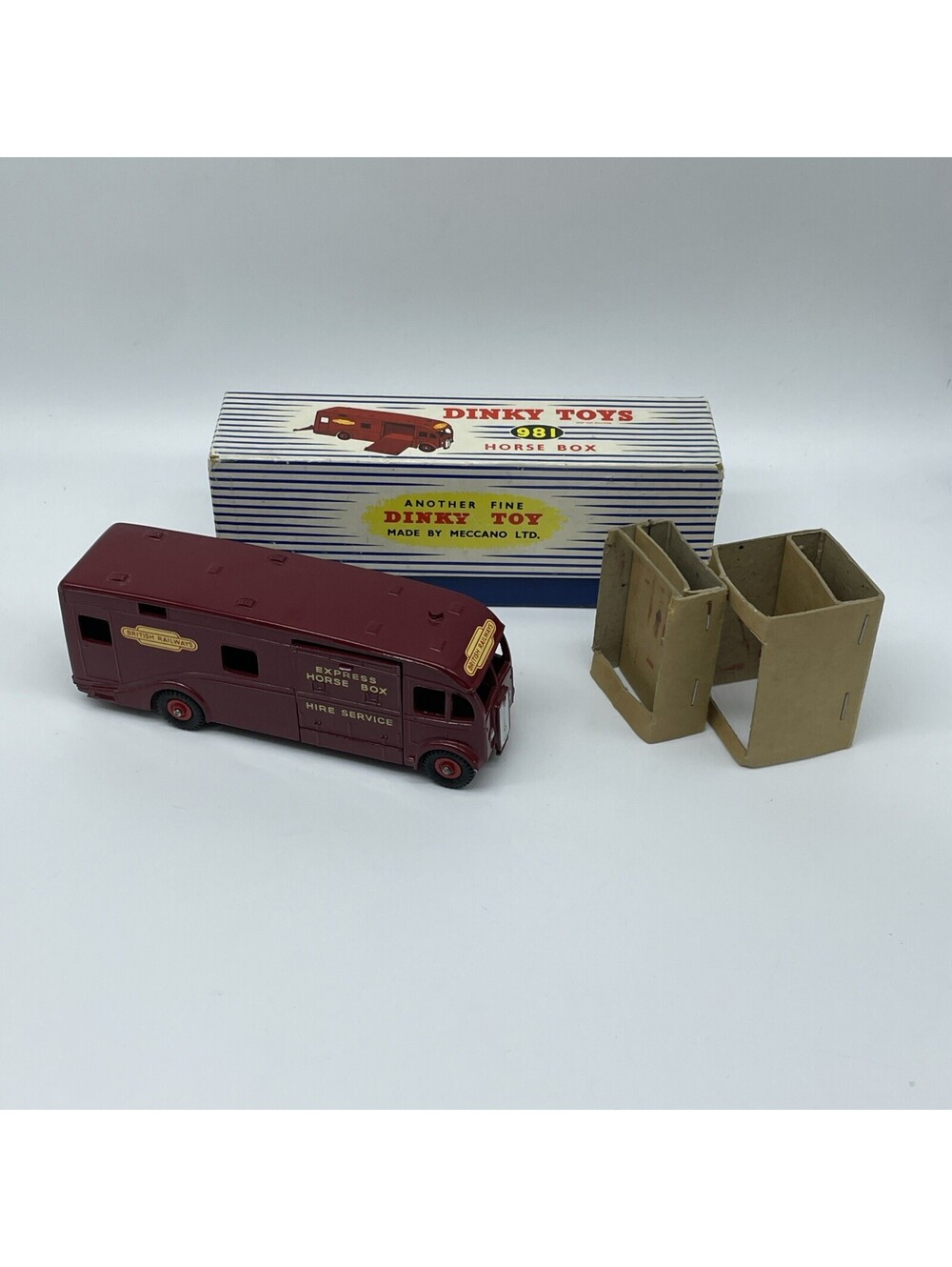Horse Box Dinky Toys 981  Meccano Ltd. Mint Condition With Box